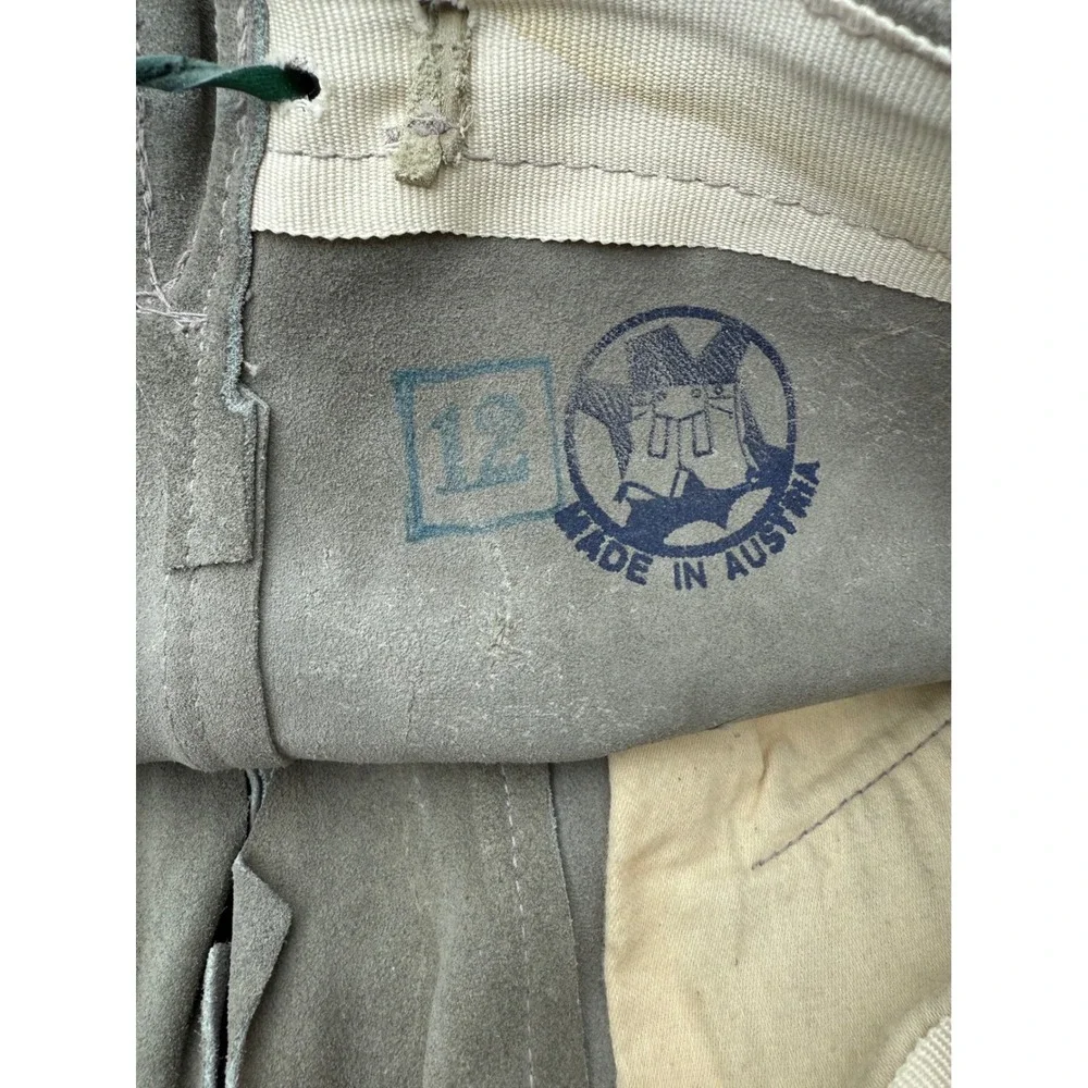 Genuine‎ Austrian Lederhosen Shorts Gray Green Embroidered Oktoberfest Size 12